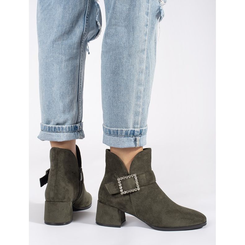 Bottines femme en daim vert foncé avec boucle argentée 2