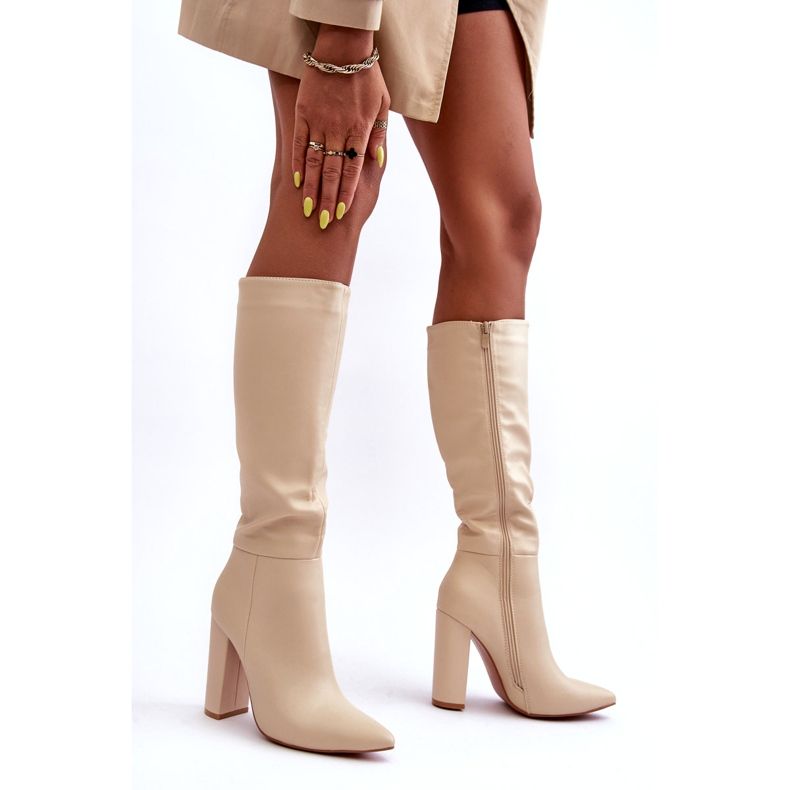 Bottes en cuir beige des femmes 1