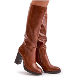 Bottes pour femmes sur le poteau en termes d'éco-cuir devant le chameau du genou brun 11