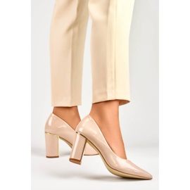 Escarpins femme bout pointu et talon décoratif, beige verni GD-DO112B-BE 1