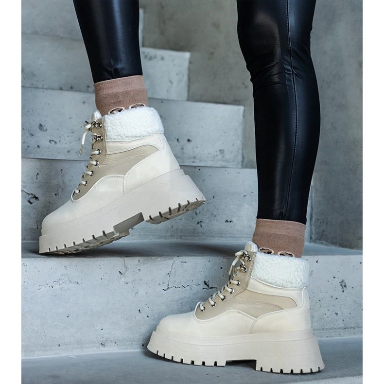 Baskets beiges à semelle épaisse et fourrure de Best 1