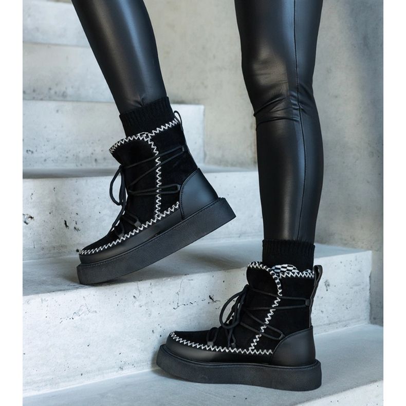 Boots de neige noires à plateforme et lacets ornés de broderies Mckenzie 1