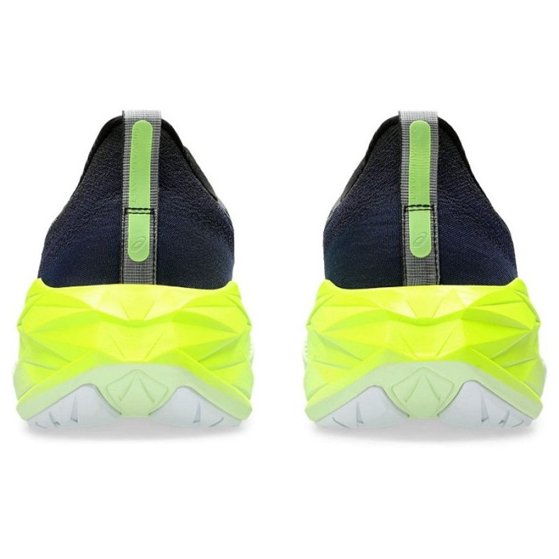 Chaussures Asics Novablast 4 1011B693-003 le noir 2 Chaussures Asics Novablast 4 1011B693-003 le noir 2