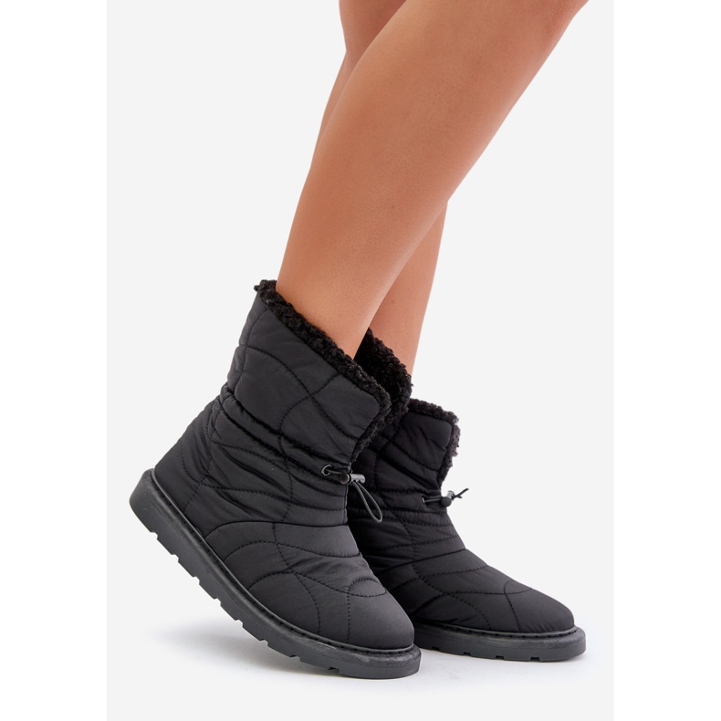 Bottes de neige noires Vamidra pour femmes avec cordon de serrage isolées avec fourrure le noir 1