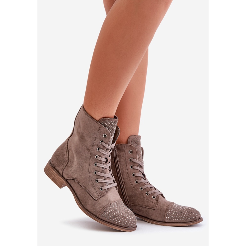 Bottes à talons plats décorées en daim écologique marron chaud Ellieo brun 1