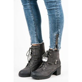 Kylie Travailleurs au poste gris 1