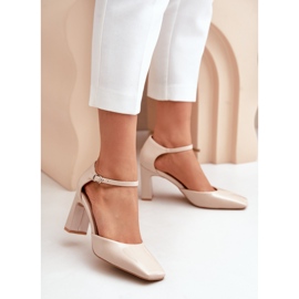 Escarpins en cuir verni Emindria beiges sur talon haut 2 Escarpins en cuir verni Emindria beiges sur talon haut 2