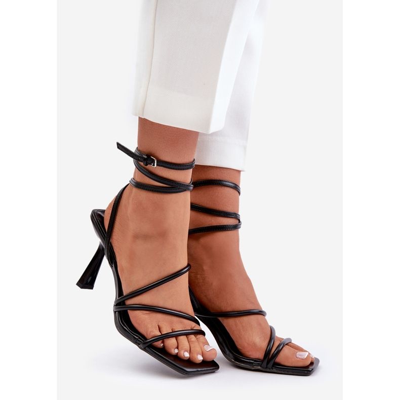 Sandales élégantes à talons hauts avec bretelles Saredi noir le noir 1