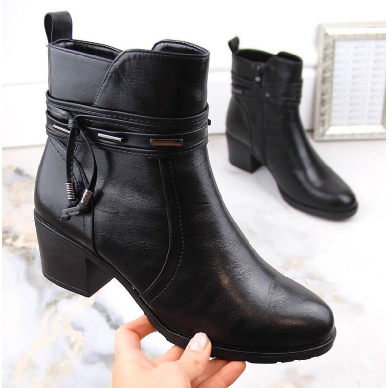 Bottines isolées à talons hauts avec décoration Jezzi W JEZ415A, noir 1