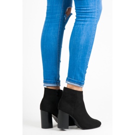 Vices Bottines noires sur un poteau le noir 1