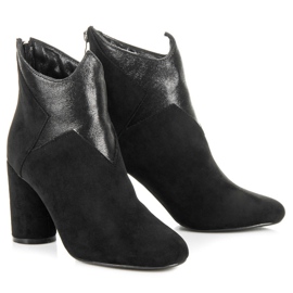 Vices Bottes sur un poteau le noir 5