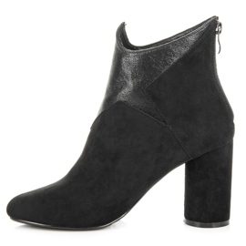 Vices Bottes sur un poteau le noir 3