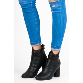 Vices Bottes sur un poteau le noir 6