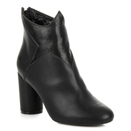 Vices Bottes sur un poteau le noir 2
