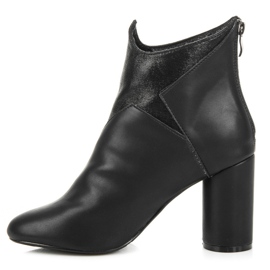 Vices Bottes sur un poteau le noir 3
