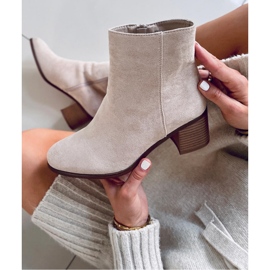 Bottines classiques en daim beige 1