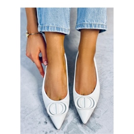 Ballerines blanches à bouts en amande 1