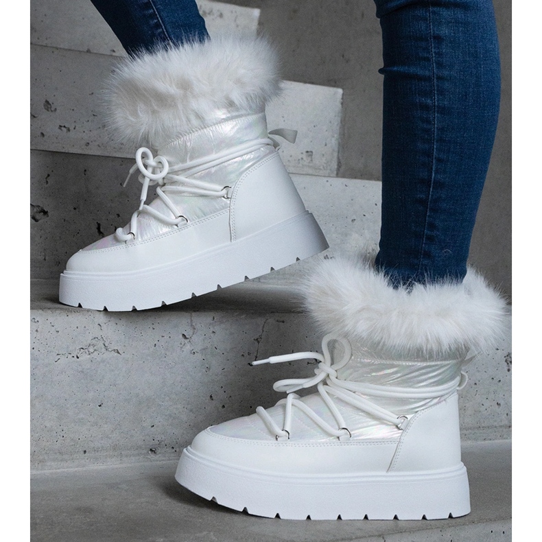 Bottes de neige isolées blanches pour femmes avec fourrure 2