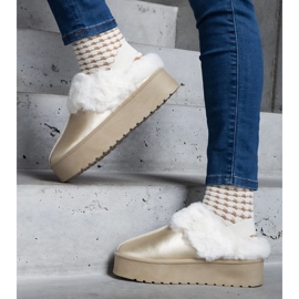 Chaussons plateforme dorés ornés de fourrure avec un élastique au talon d'or 1 Chaussons plateforme dorés ornés de fourrure avec un élastique au talon d'or 1