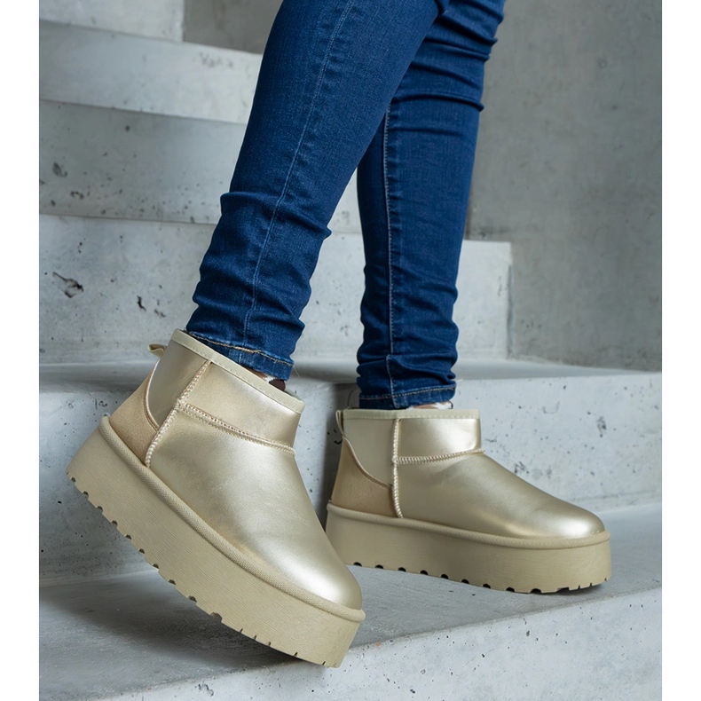 Bottes de neige basses dorées sur la plateforme d'or 1 Bottes de neige basses dorées sur la plateforme d'or 1