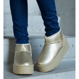 Bottes de neige basses dorées sur la plateforme d'or 2 Bottes de neige basses dorées sur la plateforme d'or 2