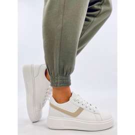 Baskets chaussures de sport sur la plateforme, blanches 1 Baskets chaussures de sport sur la plateforme, blanches 1