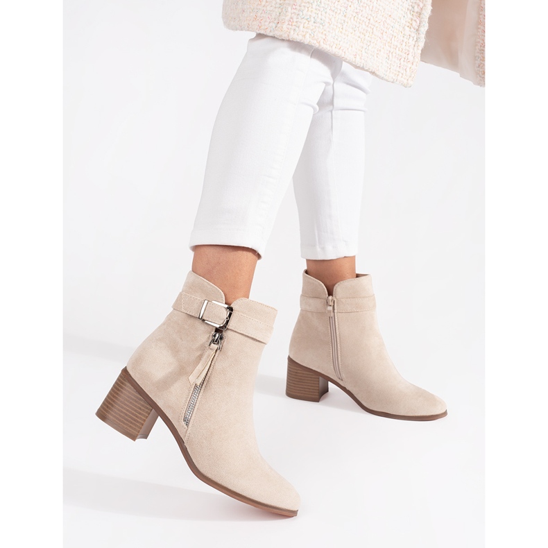 Bottines à talons hauts femme en daim beige clair 1