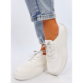 Baskets blanches ajourées en éco-cuir 1