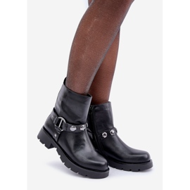 Bottines isolées à talon plat et brides décoratives noires le noir 1