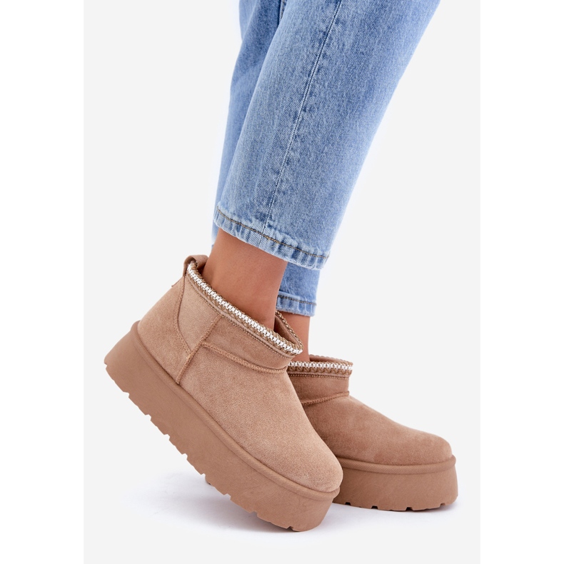 Bottes de neige beiges sur plateforme avec broderie décorative 1