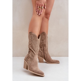 Santiags ajourées sur talon haut, beige foncé 2 Santiags ajourées sur talon haut, beige foncé 2