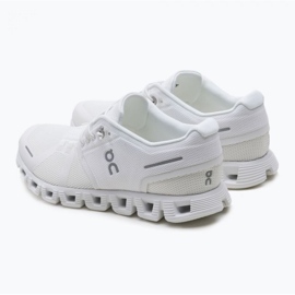 On Running Sur les chaussures de course Cloud 5 5998902 blanche 6