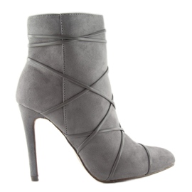 Bottes grises en daim gris sur un talon aiguille 8