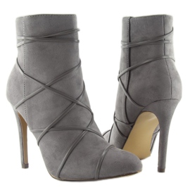 Bottes grises en daim gris sur un talon aiguille 5