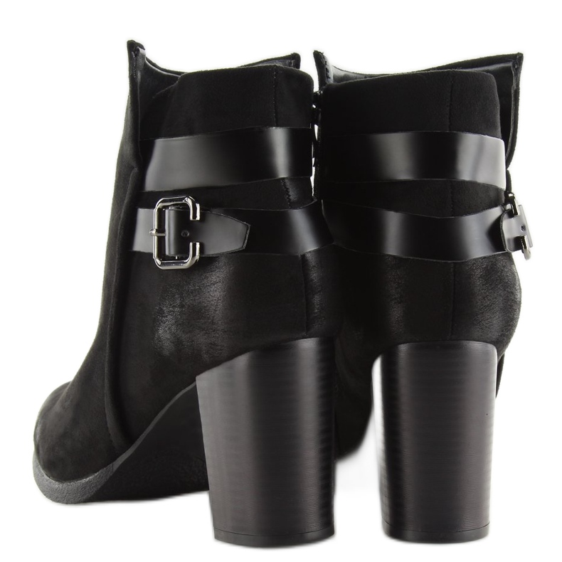 Bottes noires sur un talon stable le noir 2