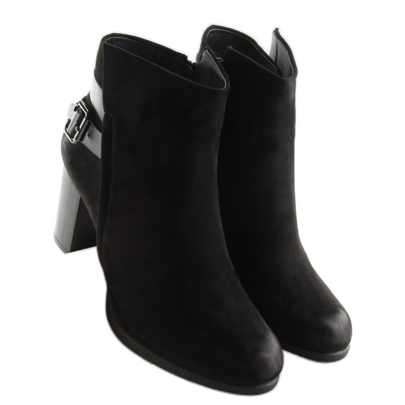 Bottes noires sur un talon stable le noir 1