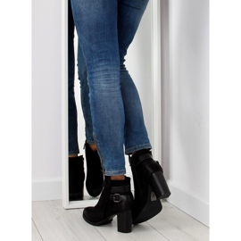 Bottes noires sur un talon stable le noir 3