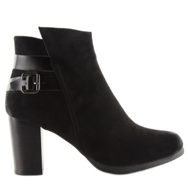 Bottes noires sur un talon stable le noir 4