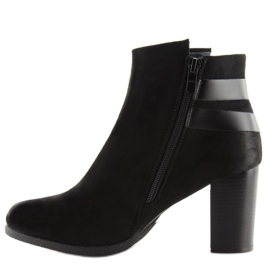 Bottes noires sur un talon stable le noir 7