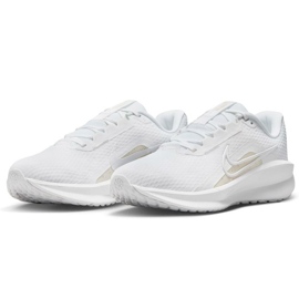 Chaussures Nike Downshifter 13 FD6476-101 blanche 4