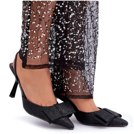 Talons hauts noirs brillants avec un nœud le noir 8