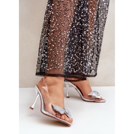 Sandales à talons hauts argentées transparentes avec un nœud argenté brillant 2