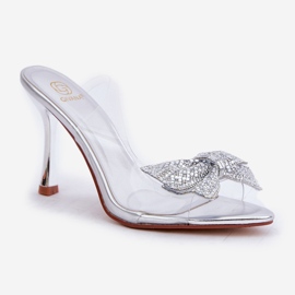 Sandales à talons hauts argentées transparentes avec un nœud argenté brillant 4
