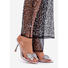 Sandales à talons hauts argentées transparentes avec un nœud argenté brillant 1