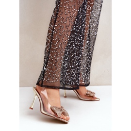 Sandales à talons transparentes avec nœud doré brillant d'or 2