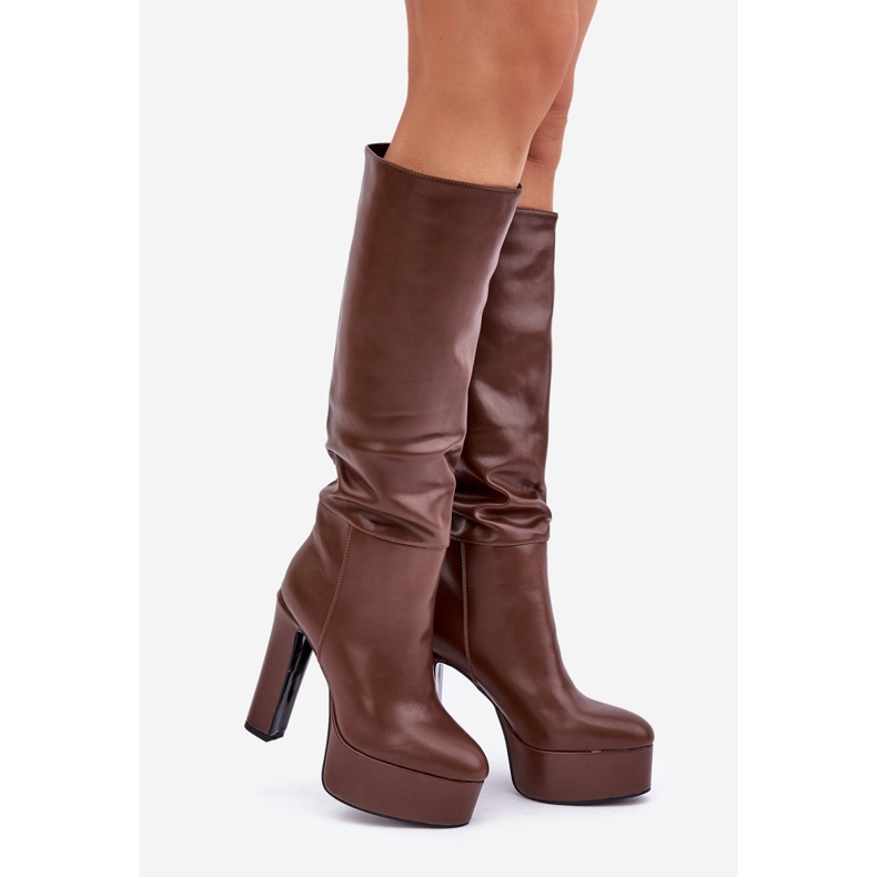 Bottes marron en éco-cuir sur talon haut et plateforme brun 1 Bottes marron en éco-cuir sur talon haut et plateforme brun 1