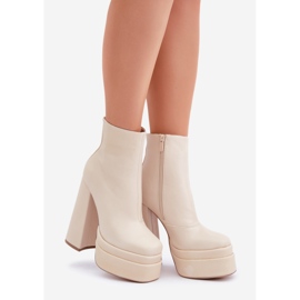 Bottes chaudes beige clair sur plateforme massive et talon haut 1