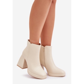 Bottines à talons hauts en cuir écologique beige clair 1