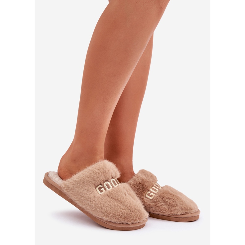 Chaussons pour femmes avec fourrure et inscription beige 1 Chaussons pour femmes avec fourrure et inscription beige 1