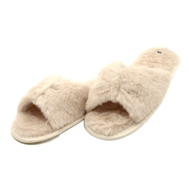 Evento Slippers pour femmes avec une fourrure douce 20pa36-3360 beige 2